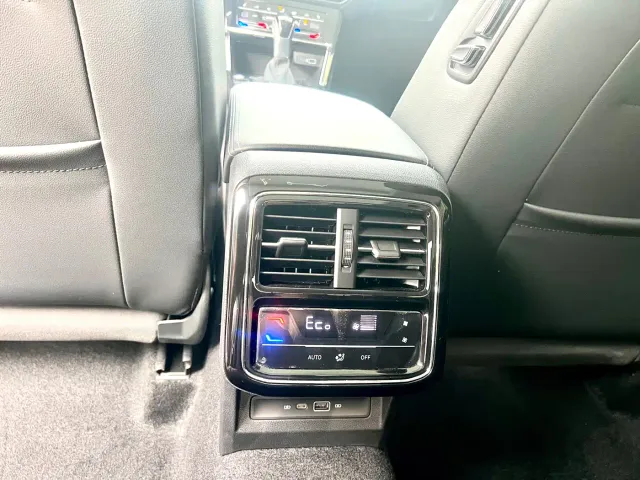 Volkswagen Passat — Фото автомобиля 14