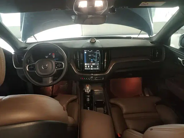 Volvo XC60 — Фото автомобиля 9