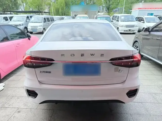 Roewe Roewe i5 2021 1.5L CVT Diamond Edition — Фото автомобиля 5