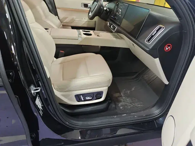 Li Auto L9 — Фото автомобиля 19