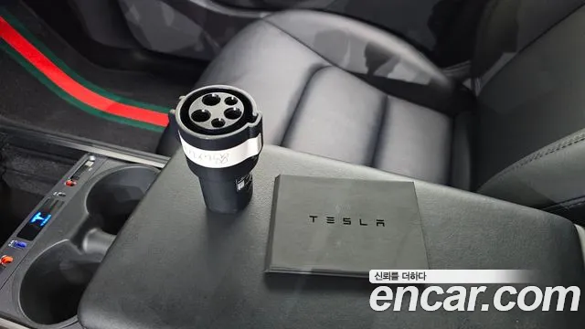 Tesla Model Y — Фото автомобиля 16