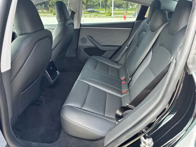 Tesla Model 3 — Фото автомобиля 5