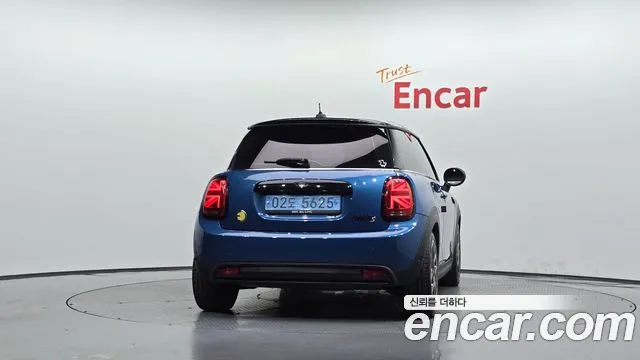 MINI Cooper Electric — Фото автомобиля 4