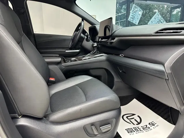 Toyota Granvia — Фото автомобиля 10