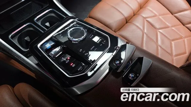 BMW i7 xDrive 60 M Sport — Фото автомобиля 9
