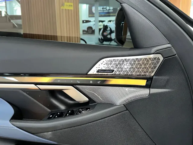 BMW i5 — Фото автомобиля 14
