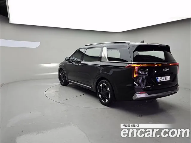 Kia Carnival Generation 4 — Фото автомобиля 4