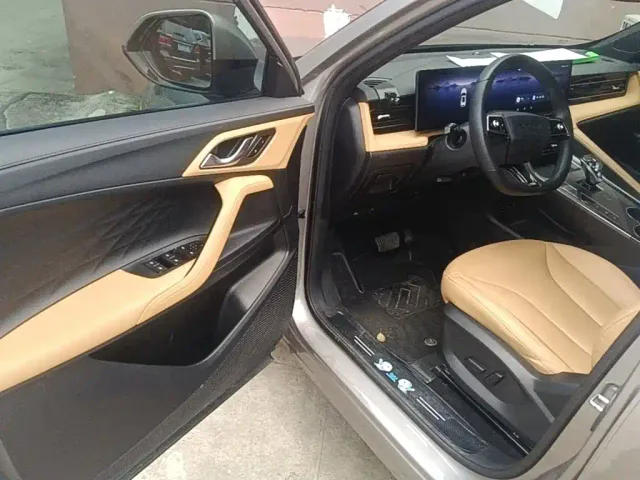 Roewe RX5 — Фото автомобиля 15
