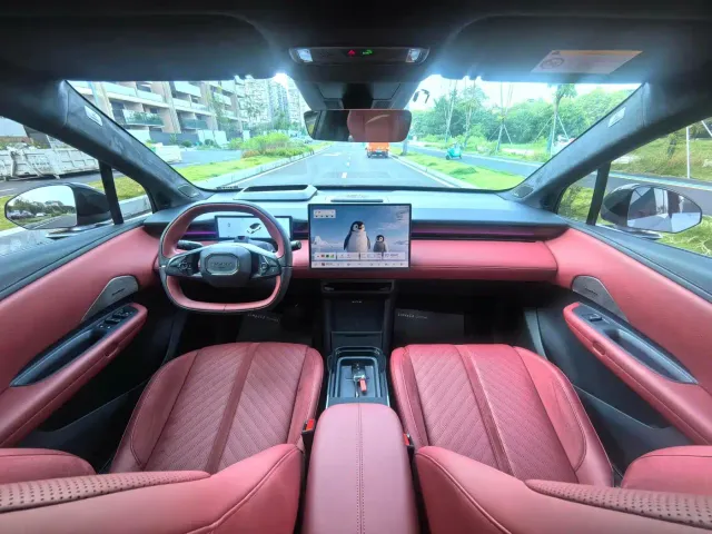 Lynk & Co Z20 — Фото автомобиля 5