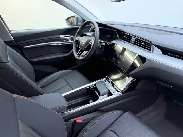 Audi e-tron — Фото автомобиля 16