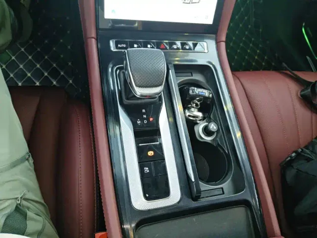 Hongqi H5 — Фото автомобиля 13
