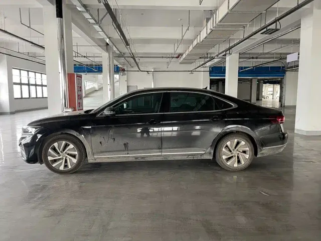 Volkswagen Passat — Фото автомобиля 3