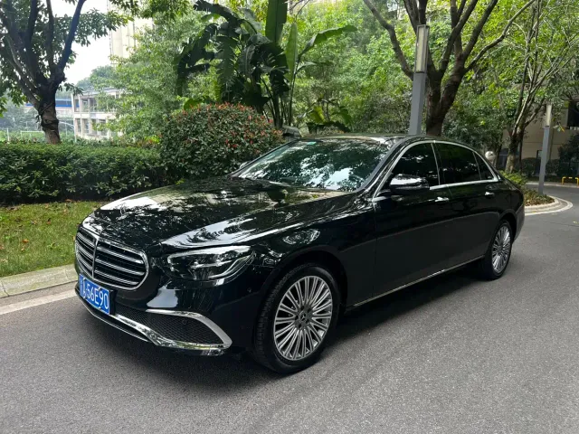 Фотография автомобиля — Mercedes-Benz E-Class
