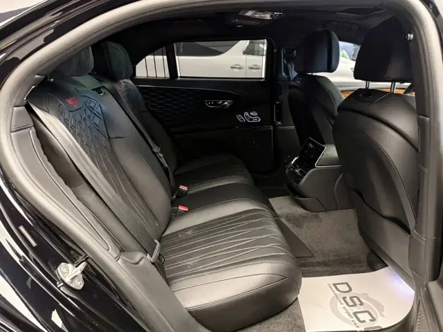 Bentley Flying Spur — Фото автомобиля 12