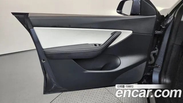 Tesla Model Y — Фото автомобиля 22