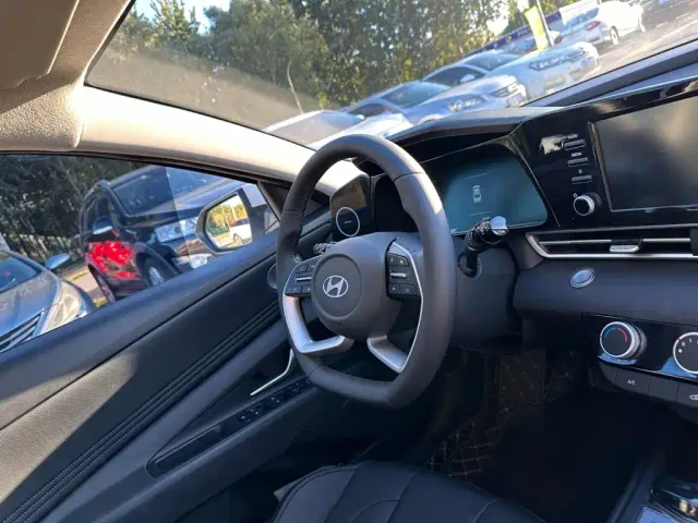 Hyundai Elantra — Фото автомобиля 15