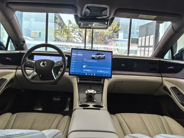 Denza Z9GT — Фото автомобиля 10