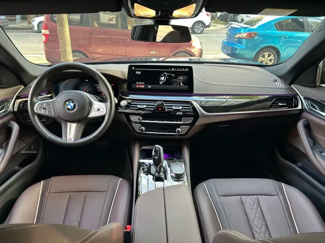 BMW 5 Series — Фото автомобиля 5