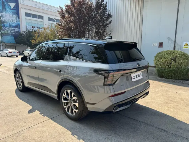 Ford Edge — Фото автомобиля 10