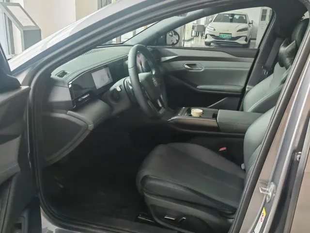 BYD Qin L — Фото автомобиля 9