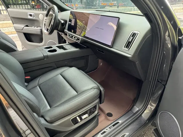 Li Auto L8 — Фото автомобиля 11