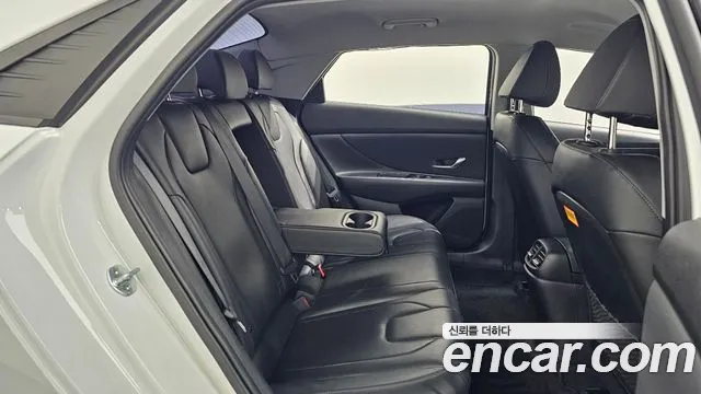 Hyundai Avante CN7 — Фото автомобиля 12