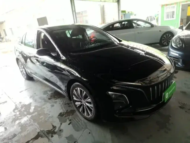 Hongqi E-QM5 — Фото автомобиля 3