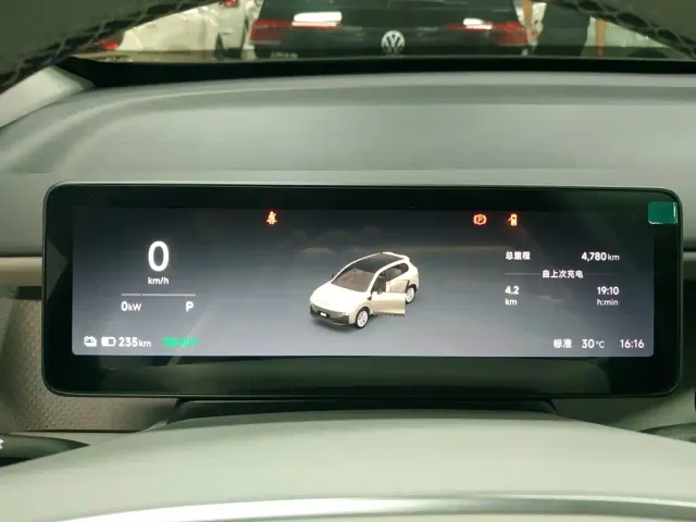Leapmotor B10 — Фото автомобиля 11