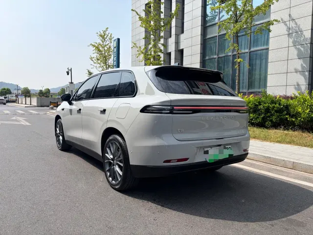 Leapmotor C10 — Фото автомобиля 5