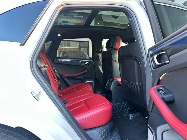 Porsche Macan — Фото автомобиля 11