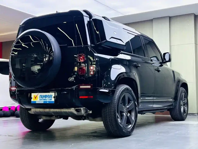 Land Rover Defender — Фото автомобиля 4