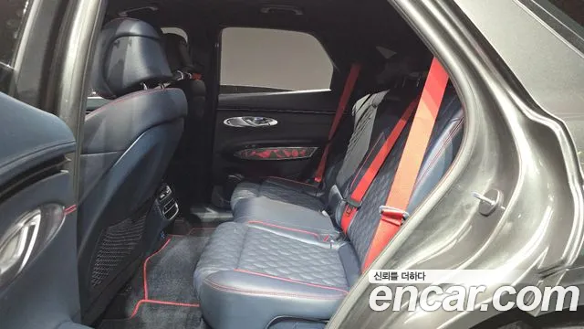 Genesis GV70 — Фото автомобиля 16
