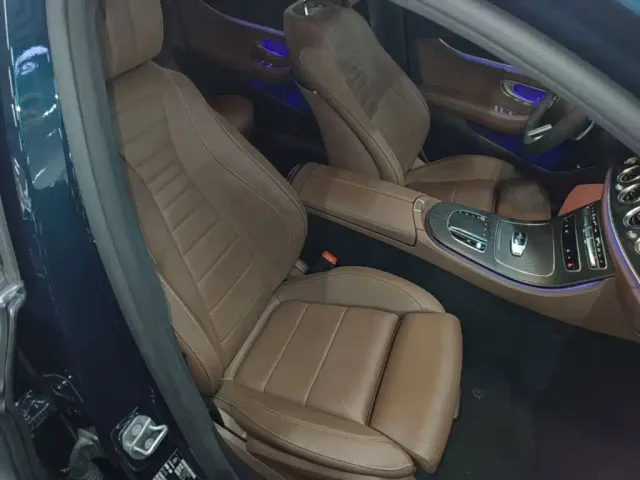 Mercedes-Benz E-Class — Фото автомобиля 24