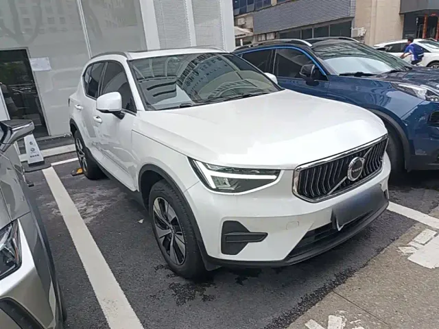 Volvo XC40 — Фото автомобиля 3