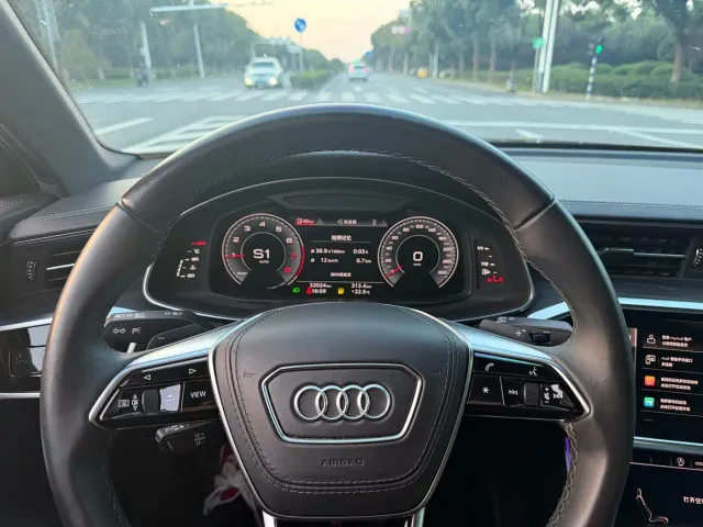 Audi A6L — Фото автомобиля 9