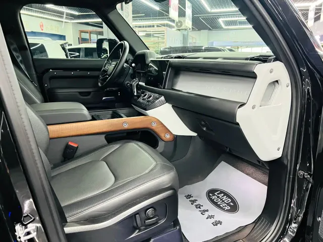 Land Rover Defender — Фото автомобиля 6
