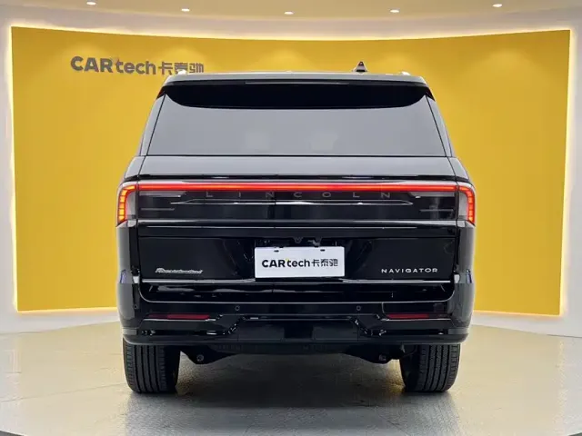 Lincoln Navigator — Фото автомобиля 5