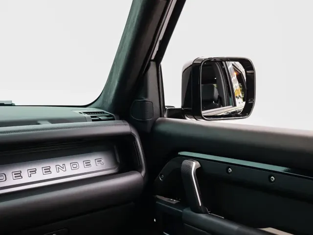 Land Rover Defender — Фото автомобиля 20