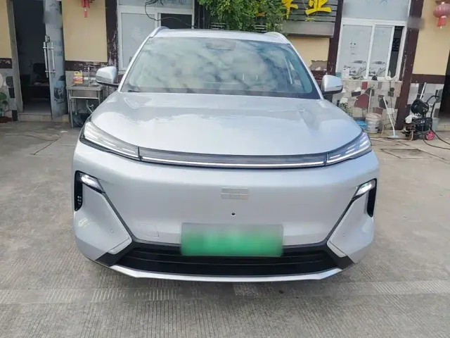 Geely Galaxy Starship 7 EM-i — Фото автомобиля 2