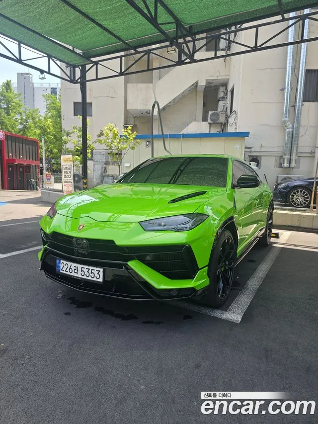 Lamborghini Urus — Фото автомобиля 3