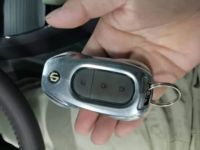 Leapmotor C11 — Фото автомобиля 8