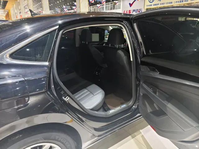 Volkswagen Passat — Фото автомобиля 12