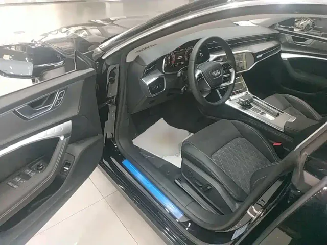 Audi A7L — Фото автомобиля 15