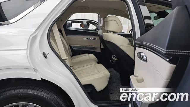 Genesis GV70 — Фото автомобиля 18