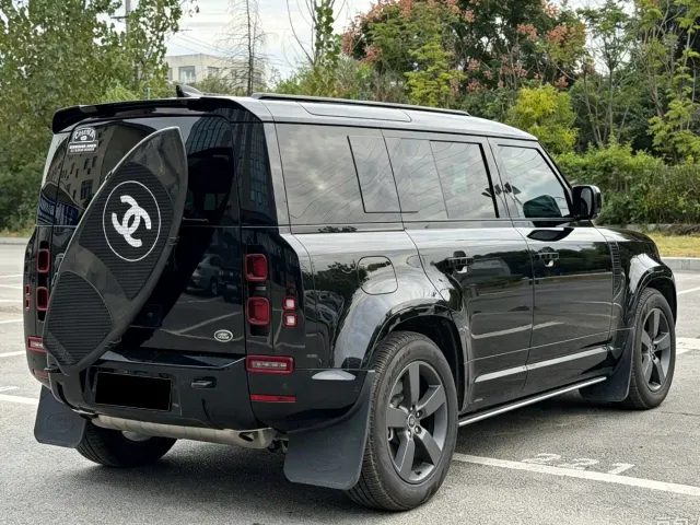 Land Rover Defender — Фото автомобиля 13