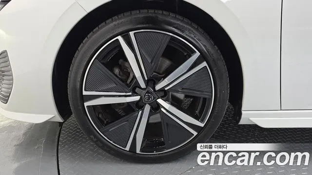 Peugeot 308 — Фото автомобиля 5