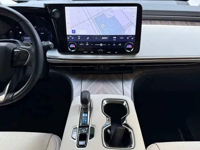 Lexus LM — Фото автомобиля 14