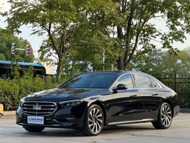 Mercedes-Benz E-Class — Фото автомобиля 2