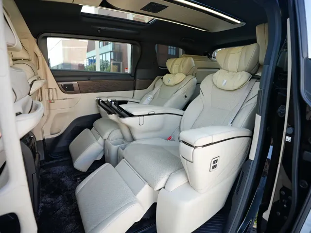 Toyota Alphard — Фото автомобиля 10