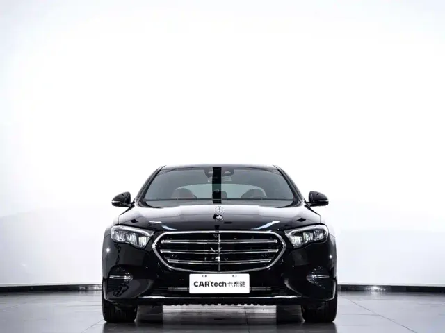 Mercedes-Benz E-Class — Фото автомобиля 4